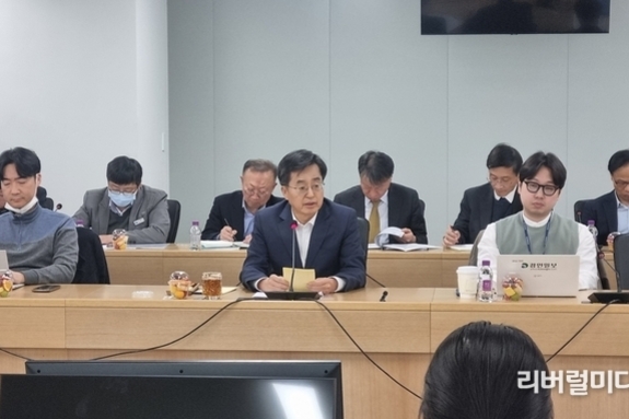 김동연 지사 정부 향한 발언에 대해 “기존 정치 행태를 따를 생각 없다”