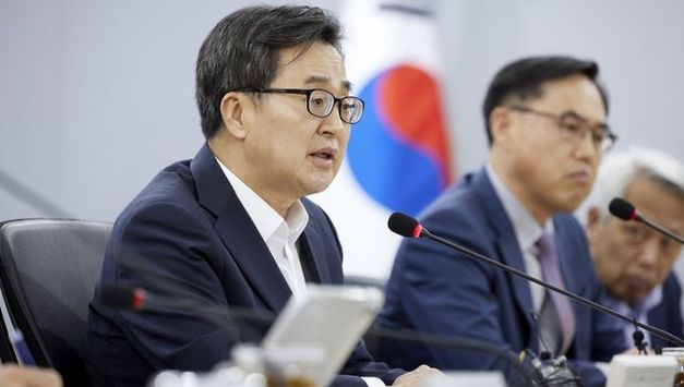 경기도 김동연, 복귀 후 첫 일정은 도정점검회의 “민생추경 시급. 6월 회기에 꼭 처리할 수 있도록 도의회와 협의” 당부