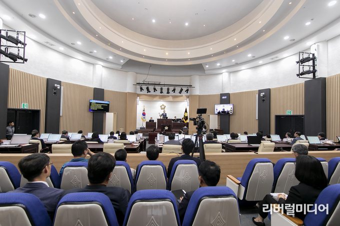 제185회 임시회 폐회.