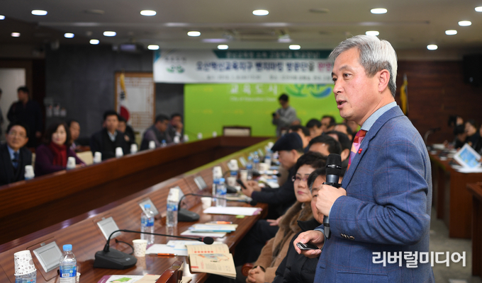2019 충남교육청 벤치마킹하는 모습. 오른쪽 곽상욱 오산시장.