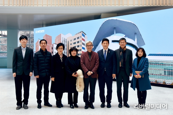 서울과학기술대학교 간담회에서 곽상욱 오산시장(다섯번째)와 관계자들 모습.