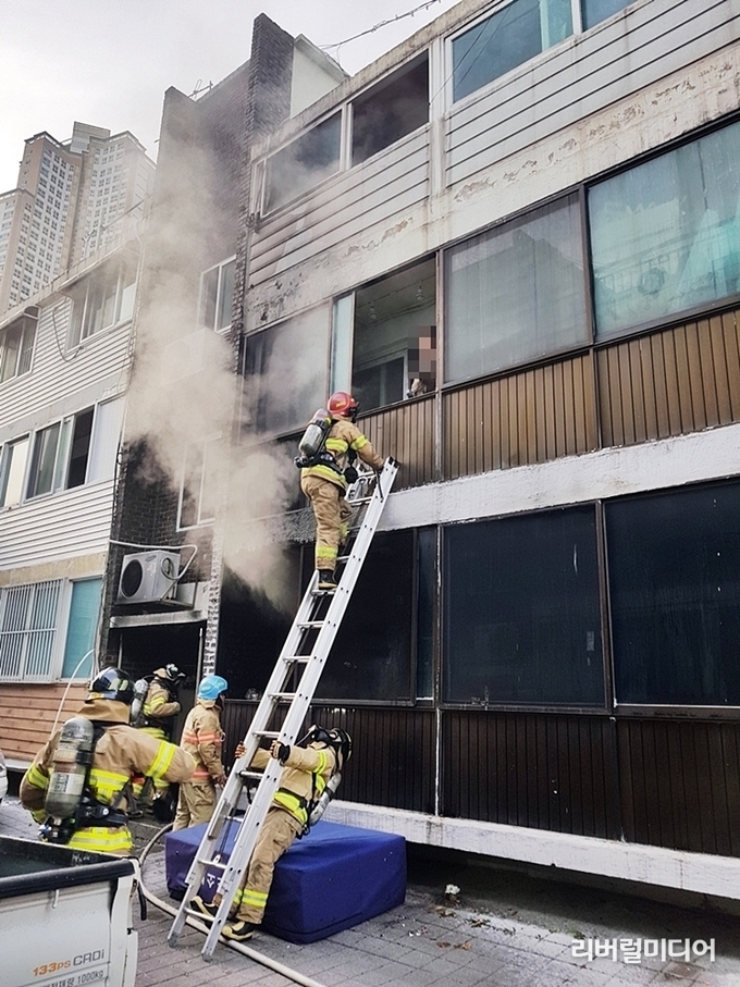 수원시 장안구 송죽동 화재 현장.