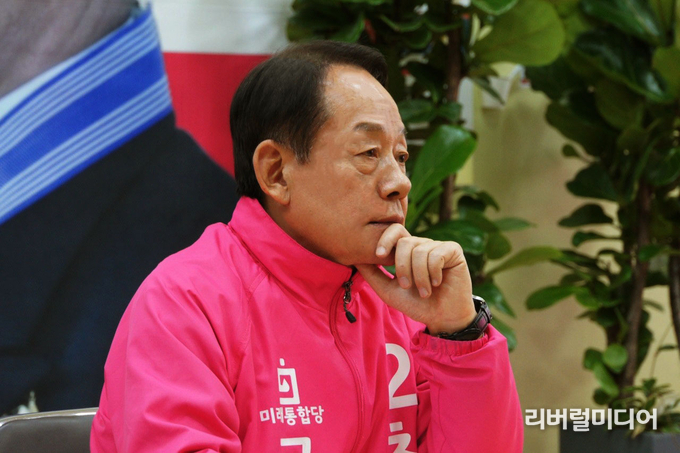 최윤희 후보.