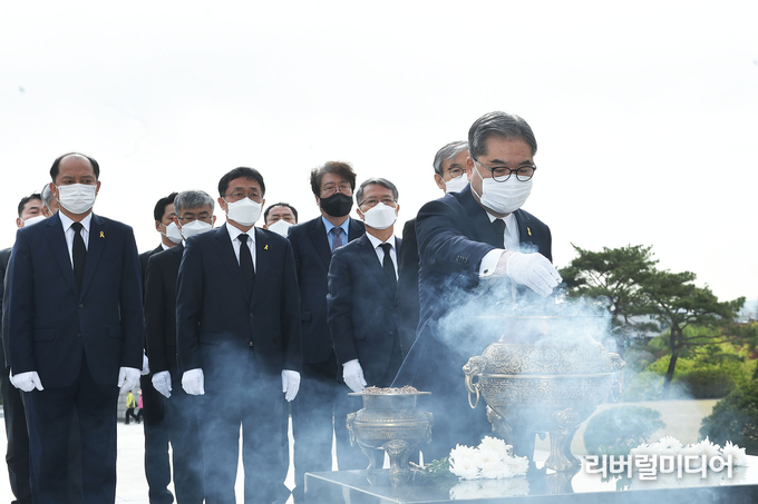 이재정 교육감(맽 앞).