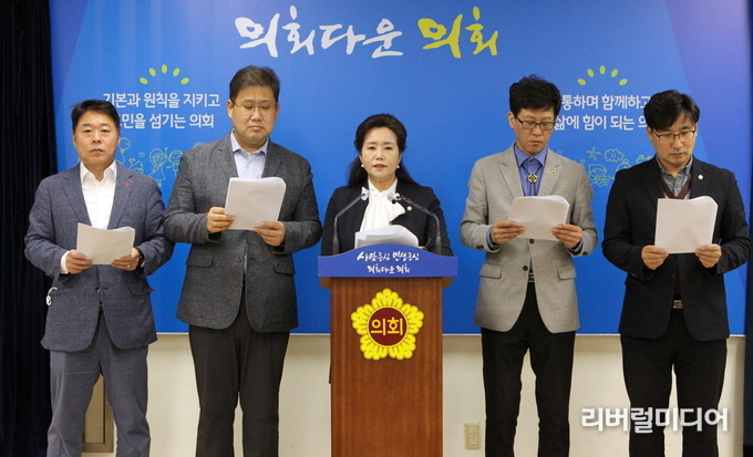판문점 선언하는 정윤경 수석(가운데).