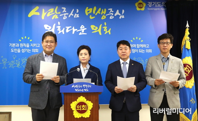 12일 더불어민주당 대변인실에서 주간브리핑60차-코로나19 재확산 방지에 대해 논평을 했다.
