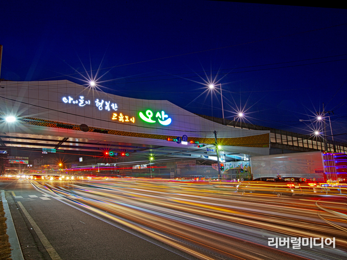 오산IC 앞 조형게이트.