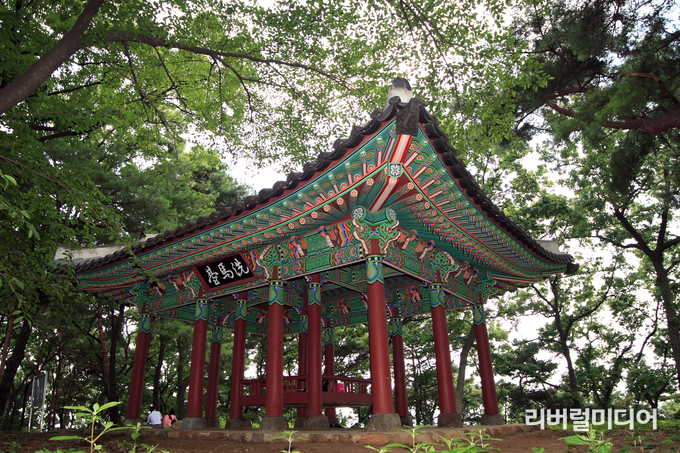 오산시 대표 문화재 중 하나인 독산성 세마대.