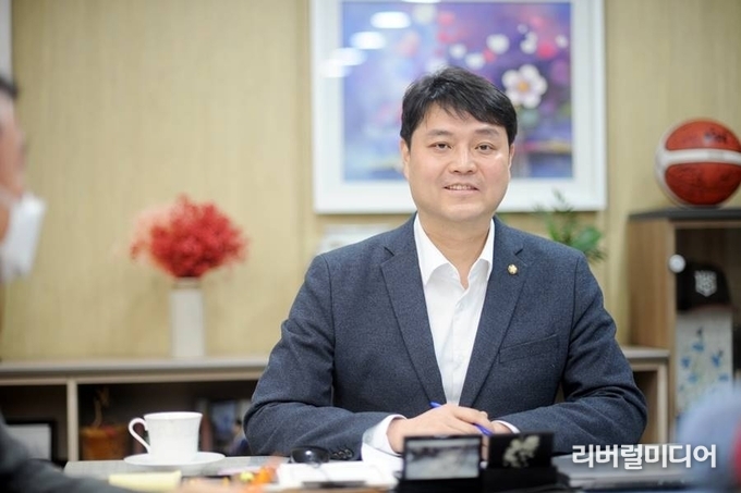 조석환 수원특례시의회 의장.