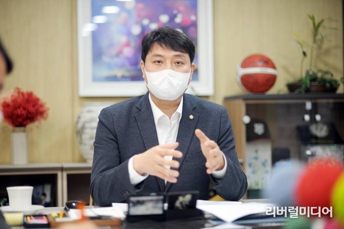 조석환 수원특례시의회 의장.