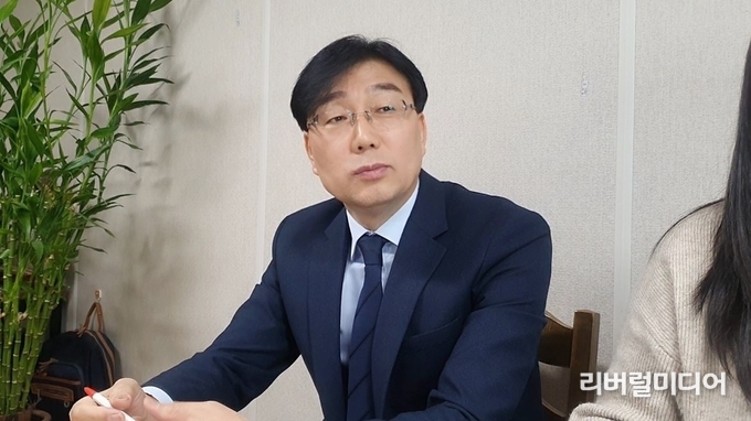 수원시장에 출사의사를 표한 강경식 국민의힘 경기도당 부위원장이 '공기자의 인터쇼' 게스트로 출연하고 있다.