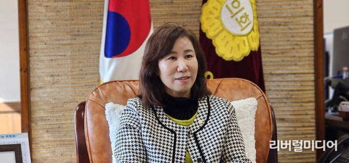김경희 화성시의회 의장.