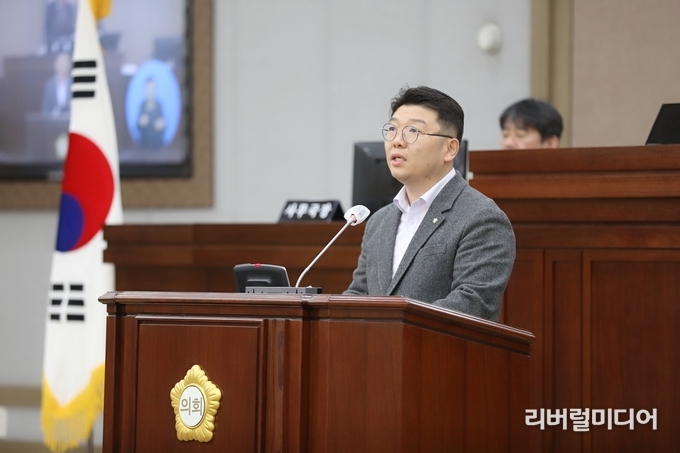 본회의장에서 홍종철 의원의 모습.