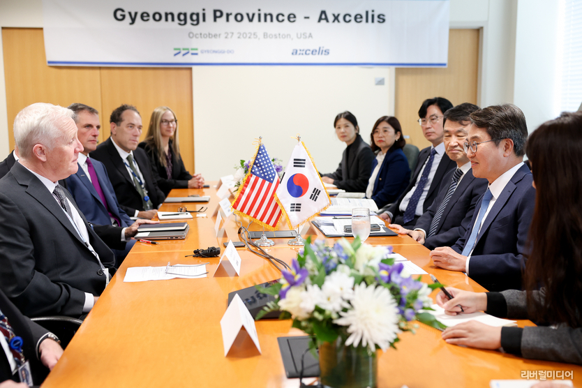 엑셀리스 투자유치 간담회 모습(김동연 경기지사룰 포함한 경기도 관계자 우측).