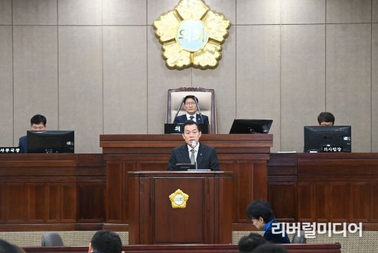 이재준 수원시장이 시정연설을 하고 있다.