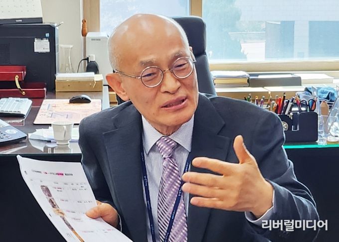 경기도박물관 이동국 관장