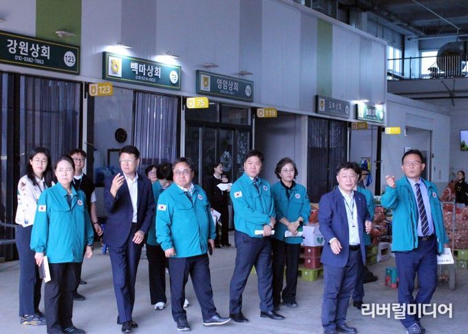 수원특례시의회 환경안전위원회, 농업기술센터 등 소관부서 현장방문 실시