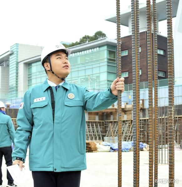 의왕시의회 한채훈 의원, 백운호수공원 대규모 수국단지 조성 제안
