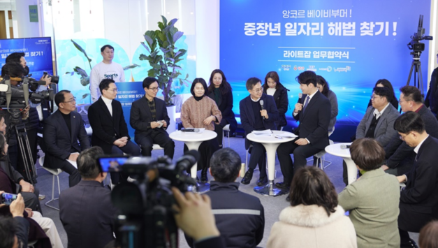 경기도, ‘라이트잡’으로 베이비부머 2,377명 재취업 “일터에서 일하면서 일상의 활력을 되찾았다”