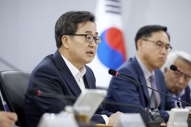 경기도 김동연, 복귀 후 첫 일정은 도정점검회의 “민생추경 시급. 6월 회기에 꼭 처리할 수 있도록 도의회와 협의” 당부