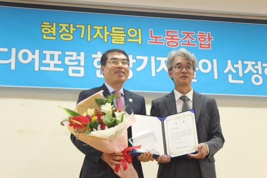 광명동굴로 경기도와 대한민국을 깜짝 놀라게 한 양기대 광명시장이 행정-혁신부문 대상을 수상했다.