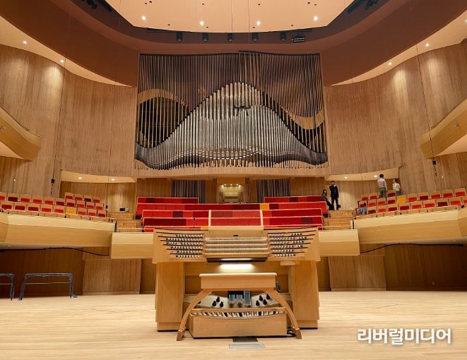 부천아트센터 대공연장 내 설치한 파이프오르간