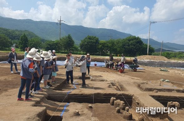 포천시, 경기도문화재 자작리 유적지에서‘땅속의 유물, 오감으로 느끼다!’생생한 역사체험 교육 진행