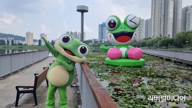 광교호수공원에 설치된 수원이 조형물