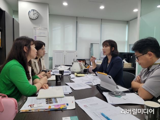 이인애 의원, 부적절 논란, 성교육 도서 대책 마련해야