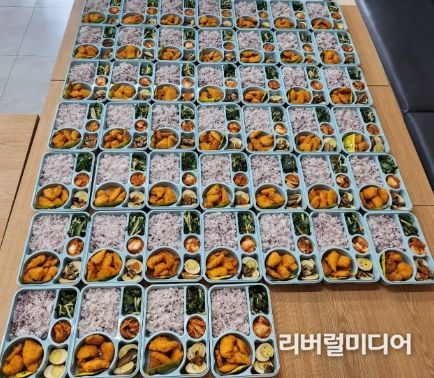 부천시 일쉼지원센터에서 여름방학 기간에 한부모·맞벌이 가정의 초등학생 자녀에게 배달한 ‘워라밸 런치박스’