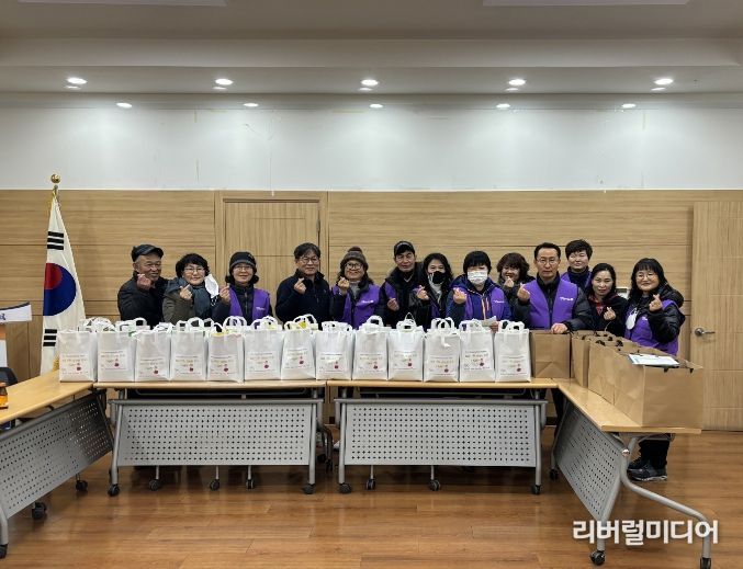 시흥시 정왕4동 자원봉사지원단, 취약계층에 따뜻한 손길 전해
