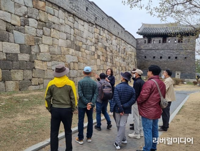 수원화성 성곽 전체 구간을 걸어볼까?