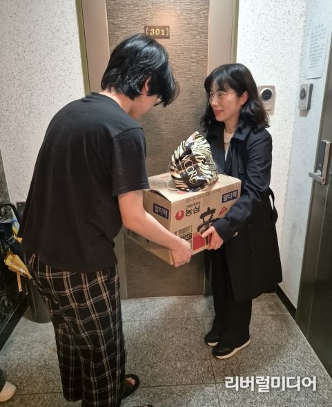 수원시 팔달구, 뉴코아 동수원점과 '사랑의 장바구니사업' 실시