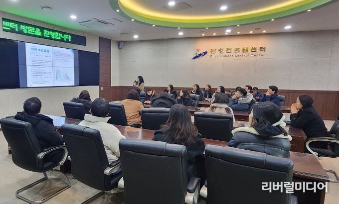 안산시는 4월부터 산업단지 환경에 관심있는 시민들을 대상으로 ‘환경컨트롤센터 견학 프로그램’을 운영한다.