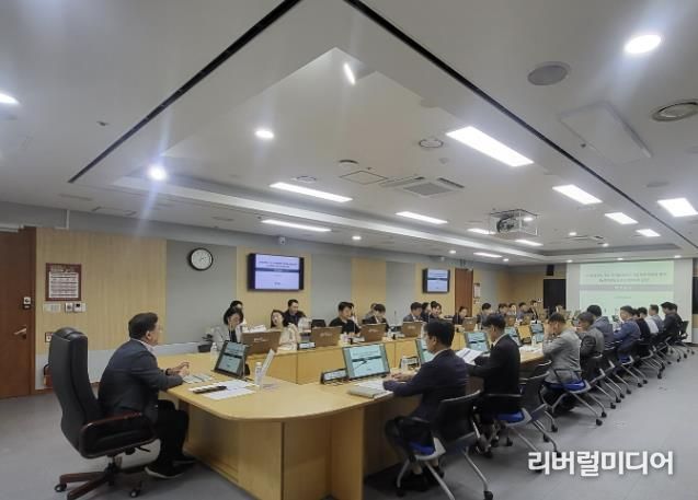용인특례시가 13일 노후계획도시정비계획 용역 보고회를 열었다