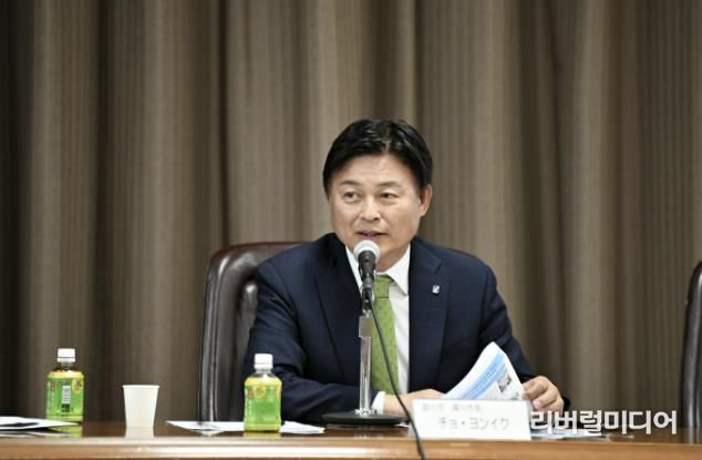 조용익 부천시장이 지난 6일, 일본 오사카 상공회의소를 방문해 ‘부천대장 도시첨단산업단지 기업 유치를 위한 투자 설명회’에서 발표하고 있다.