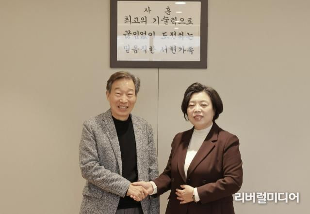 (좌)정병율 서현 대표, (우)신계용 과천시장