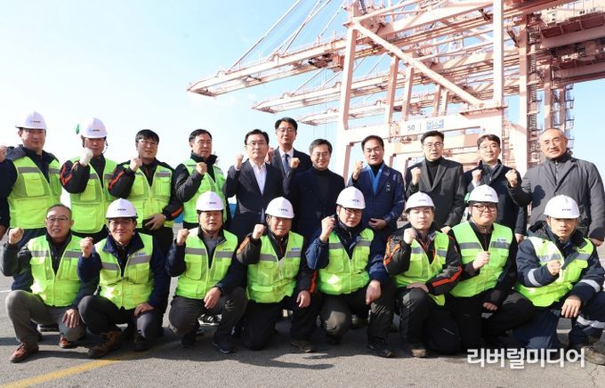 정장선 평택시장, 새해 첫 평택항 수출 현장 방문