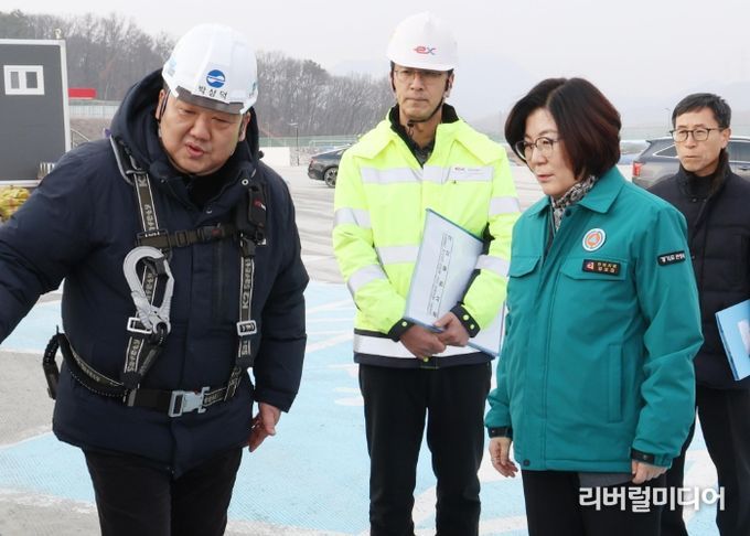 6일 현장 점검하는 김보라 안성시장.