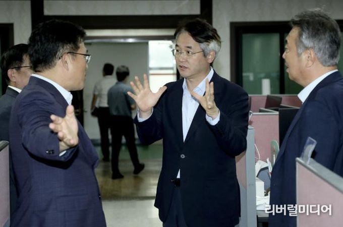 백석동 지식산업센터 입주기업을 방문한 이동환 고양특례시장