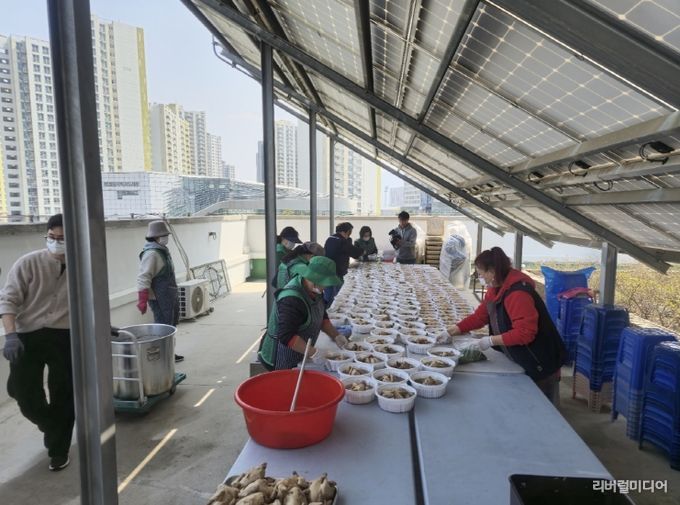 하남시 미사2동 민·관협력 활성화 사업 추진 Ⅱ 「 우리동네 삼계탕 지원사업 」