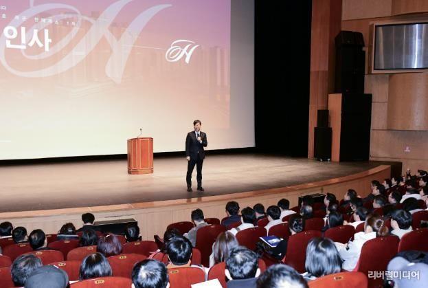 힐스테이트 시화호 라군인테라스 1차’ 생숙 → 오피스텔 전환 관련장에서 인사말 시간.