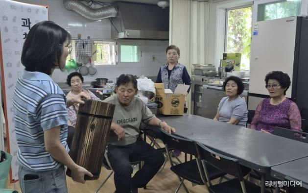 과천시, 경로당에 '늘푸른 기억놀이터' 시범 운영…치매 예방 나선다