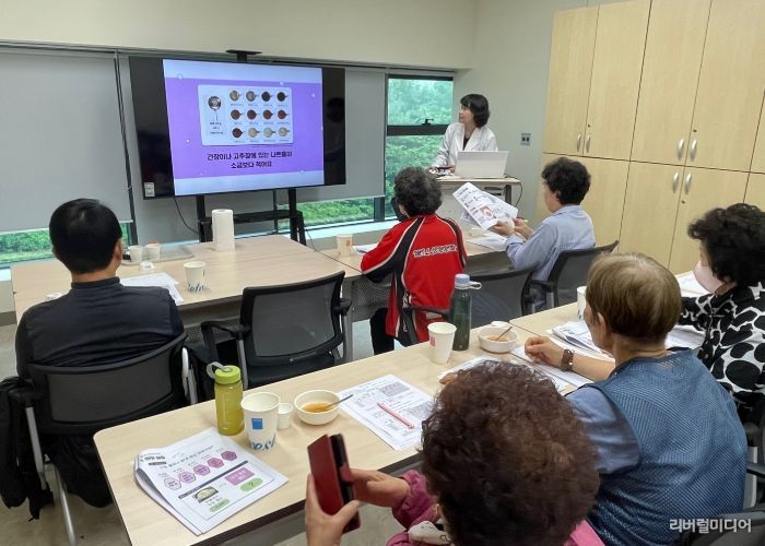 지난 5월 16일 고혈압·당뇨병 등록교육센터에서 1차시 ‘바른 맛 교육’이 진행되고 있다.