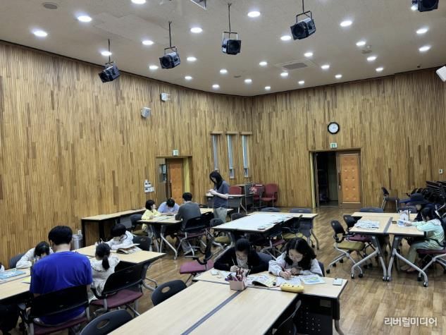 청년 행정체험 연수생이 직접 진행한‘창의쑥쑥 그림책 놀이’프로그램