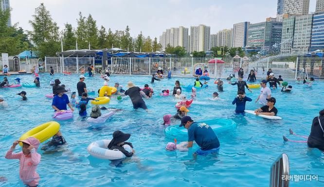 하남시 21일부터 어린이 물놀이장 7곳 개장… 감일근린공원3호 물놀이장 모습.