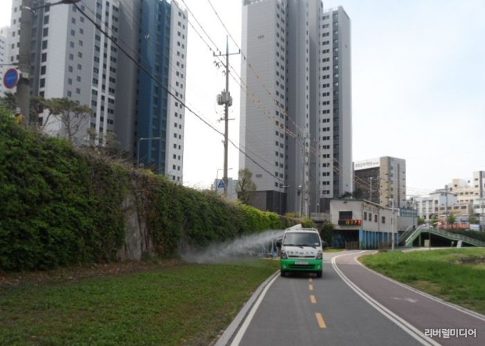 여름철 해충 방역 소독이 진행되고 있다.