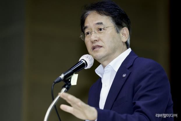노인일자리 전문가 포럼에 참석한 이동환 고양특례시장