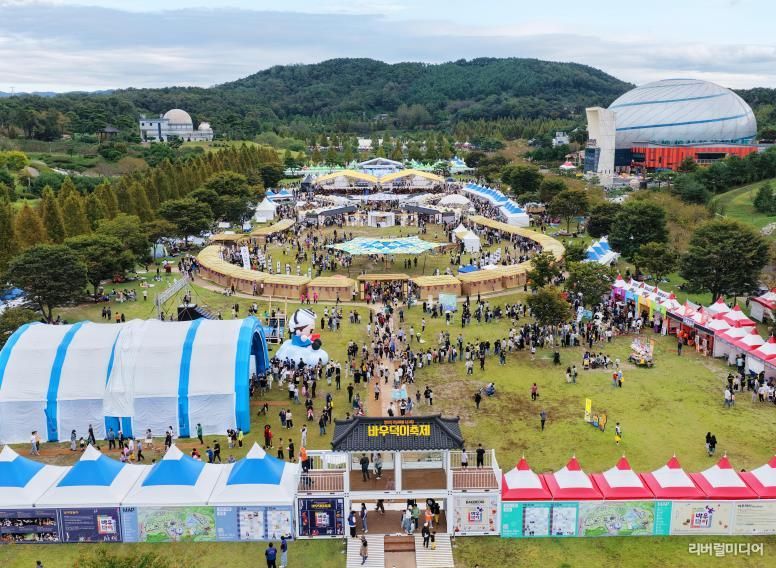 안성시 남사당 바우덕이 축제 전경.