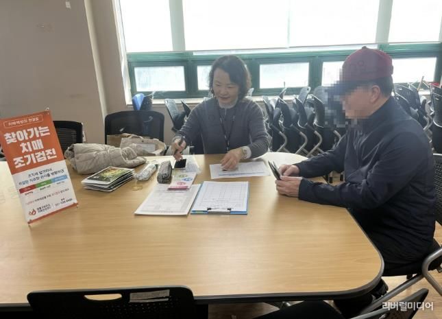 수원시 영통구 영통2동, 영통구보건소와 연계 '2025년 찾아가는 치매 조기검진사업' 실시